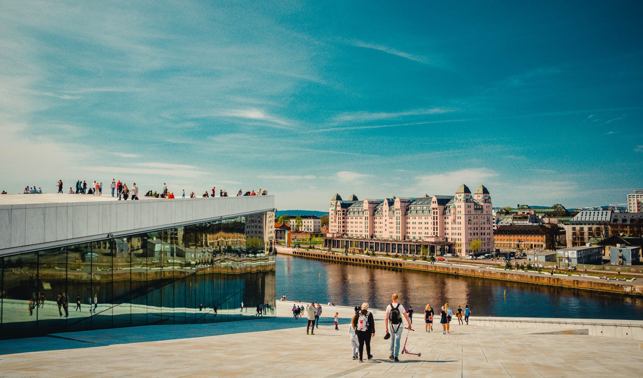 Utsikt Over Eiendomer. Opeaen Og Havnelagert I Oslo. Foto