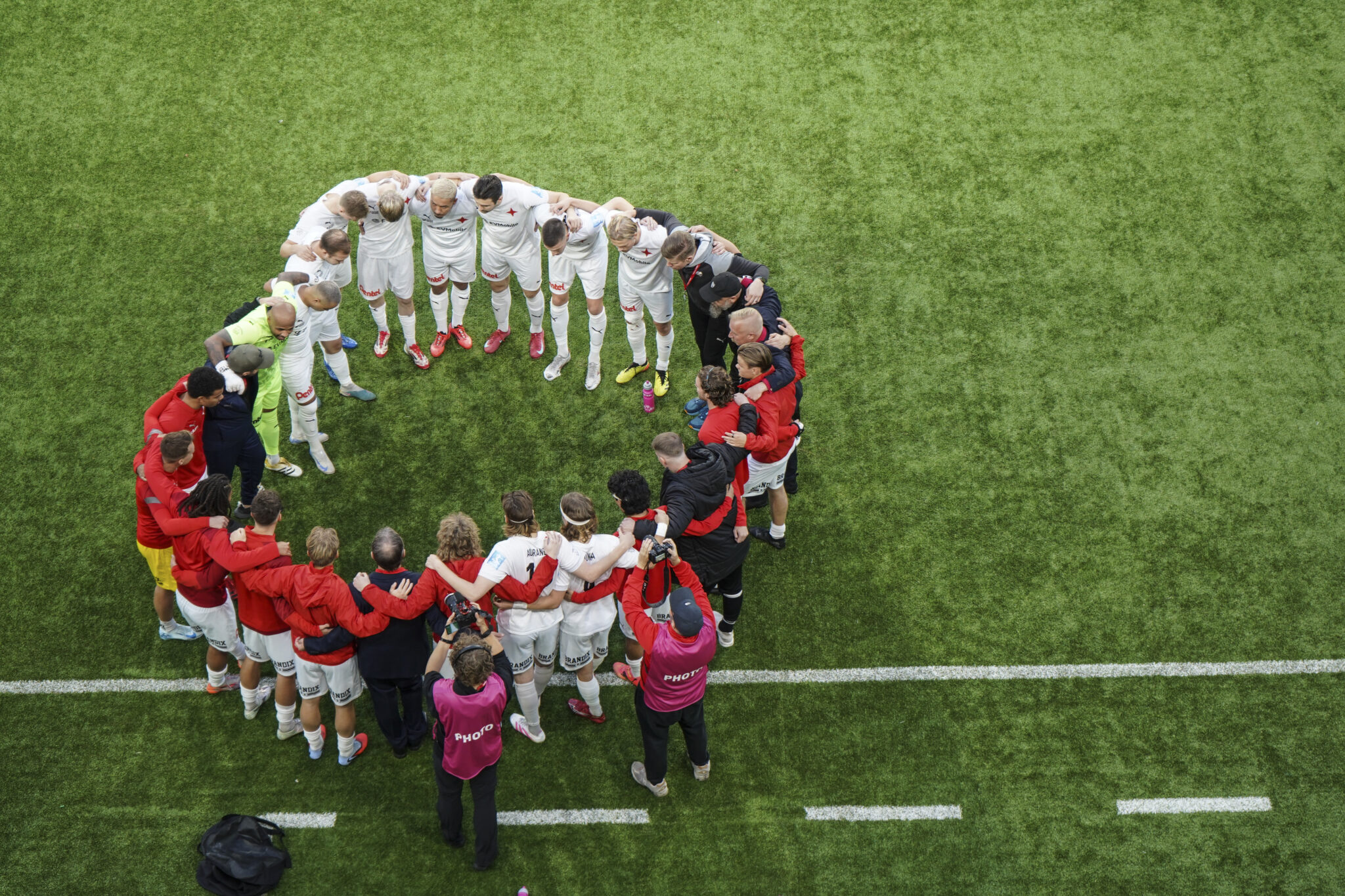 HIFK huddle