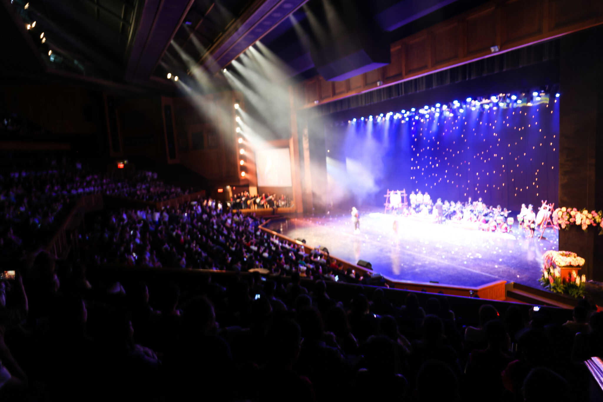 Abstract blur light and bogey in the theater background.